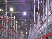 Металлические складские стеллажи в складском комплексе для готовой продукции и сырья фирмы СПЛАТ-КОСМЕТИКА